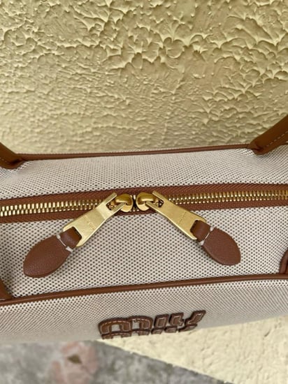 شنطه نسائية ماركة Miumiu