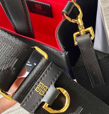 شنطة نسائية ماركة Givenchy