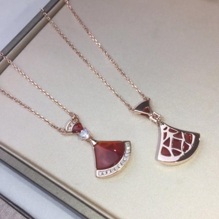 سلسال نسائي ماركة Bvlgari