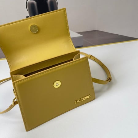 شنطة نسائية ماركة ‏JACQUEMUS