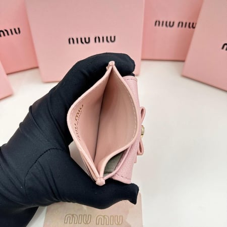 كارد ماركة Miumiu