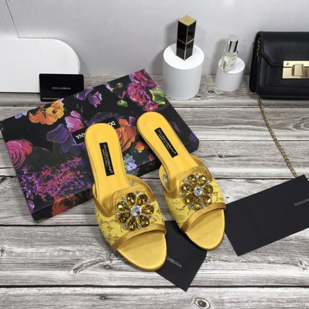 حذاء نسائي ماركة D&G