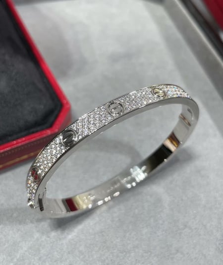 سوار ماركة Cartier