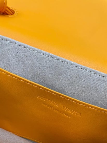 شنطة نسائية ماركة Bottega Veneta