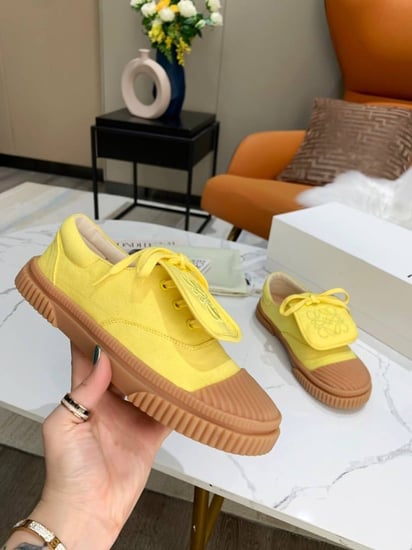 حذاء نسائي ماركة Loewe