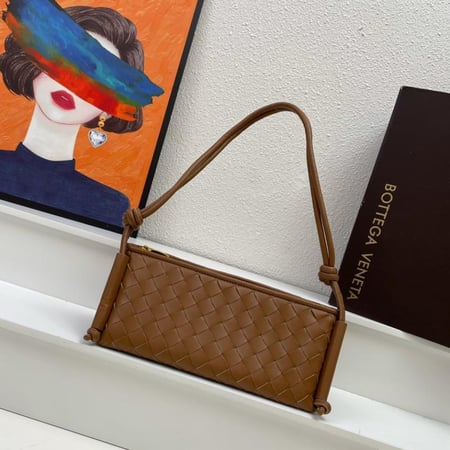 شنطة نسائية ماركة Bottega Veneta