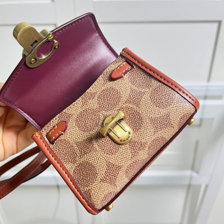 شنطة نسائية ماركة Coach