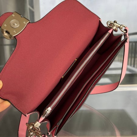 شنطة نسائية ماركة Coach