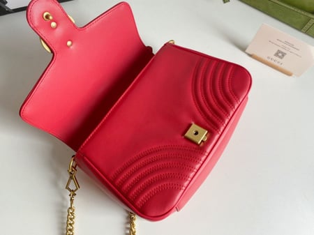 شنطة نسائية ماركة Gucci