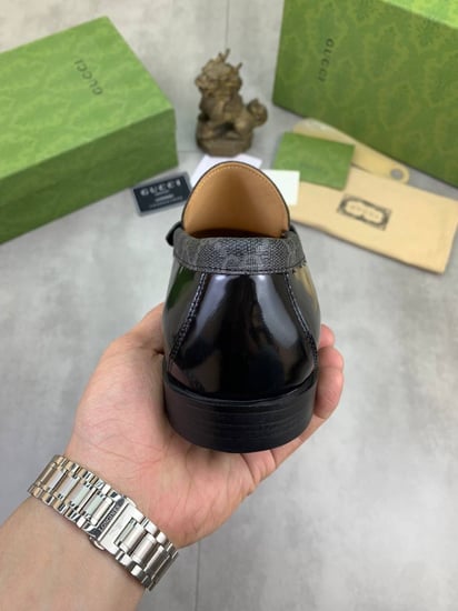 حذاء رجالي ماركة Gucci