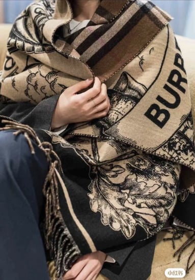 سكارف ماركة ‏Burberry