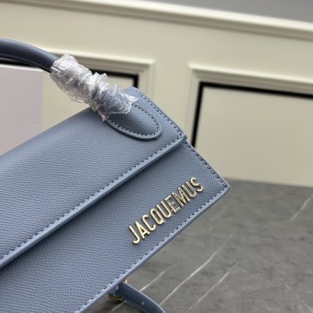 شنطة نسائية ماركة JACQUEMUS