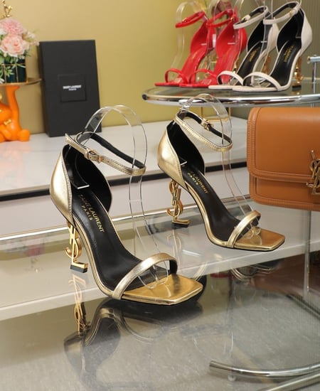 حذاء نسائي ماركة YSL