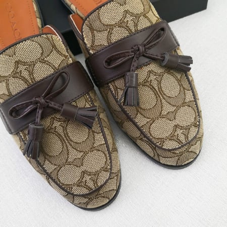 حذاء نسائي ماركة Coach