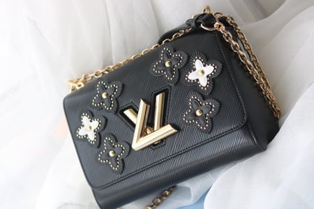 شنطة نسائية ماركة LV