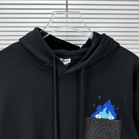 بلوفر ماركة Loewe