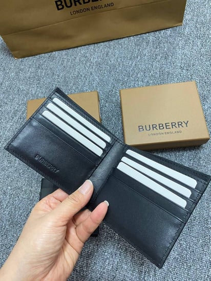 كارد ماركة Burberry