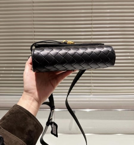 شنطة نسائية ماركة Bottega Veneta