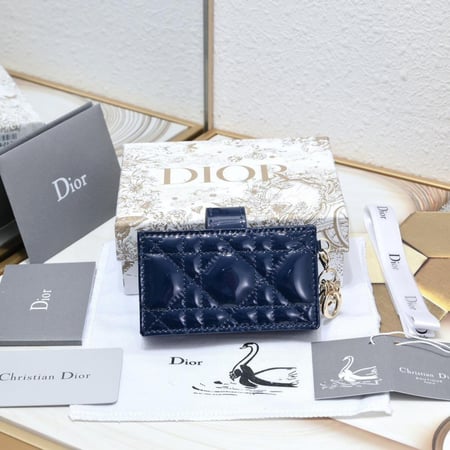 كارد ماركة Dior