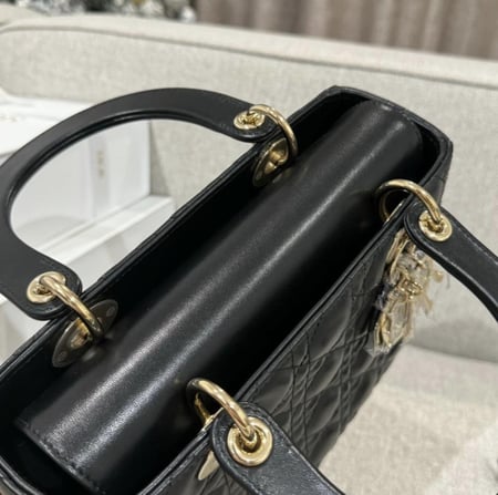 شنطة نسائية ماركة Dior