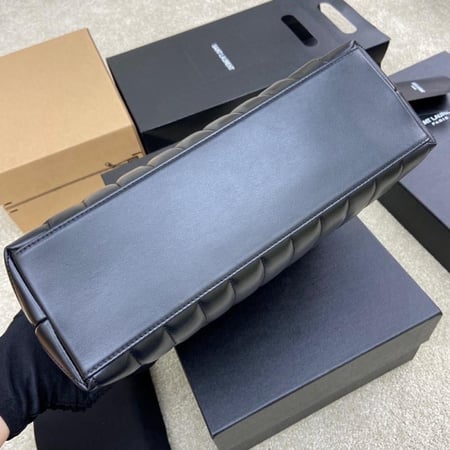 شنطة نسائيه ماركة YSL