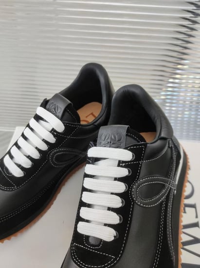 حذاء ماركة ‏Loewe