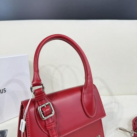 شنطة نسائية ماركة ‏JACQUEMUS