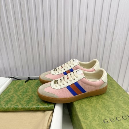 حذاء ماركة Gucci