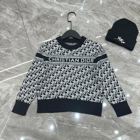 طقم اطفال ماركات متنوعه