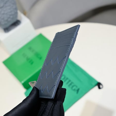 كارد ماركة Bottega Veneta