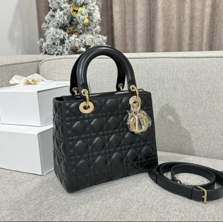 شنطة نسائية ماركة Dior