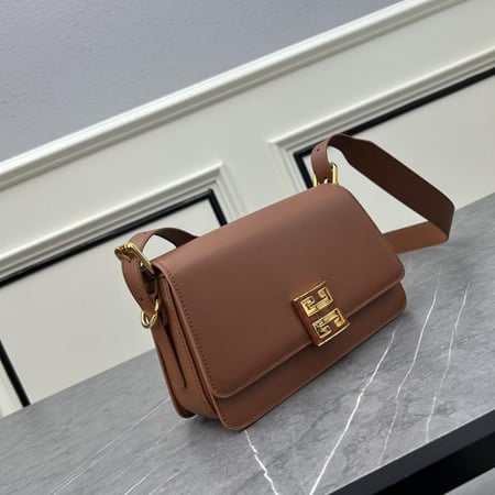 شنطة نسائية ماركة Givenchy