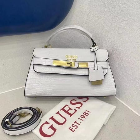 شنطة نسائية ماركة Guess