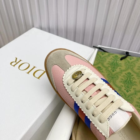 حذاء ماركة Gucci