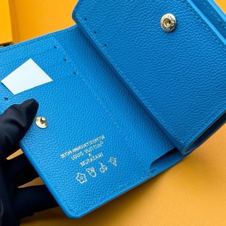 كارد ماركة LV