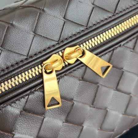 شنطة نسائية ماركة Bottega Veneta