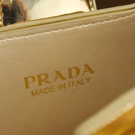 شنطة نسائية ماركة Prada
