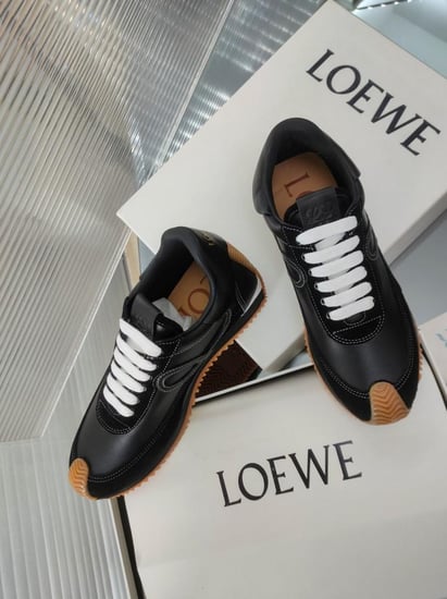 حذاء ماركة ‏Loewe