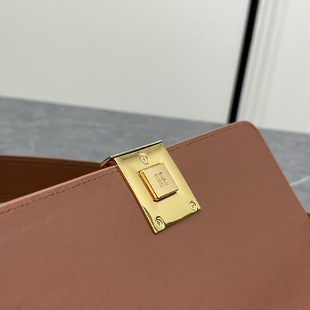 شنطة نسائية ماركة Givenchy