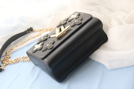 شنطة نسائية ماركة LV