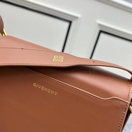 شنطة نسائية ماركة Givenchy
