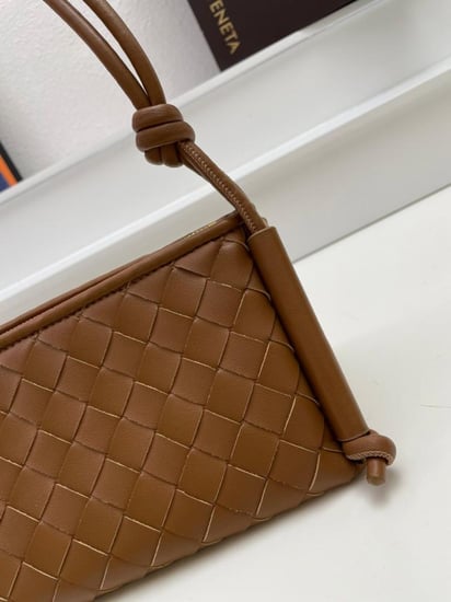 شنطة نسائية ماركة Bottega Veneta