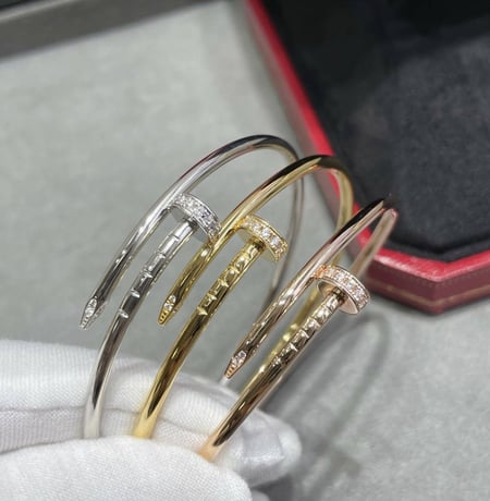 سواره ماركة Cartier