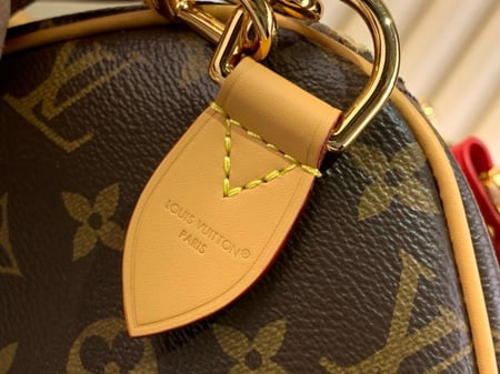حقيبة سفر ماركة LV