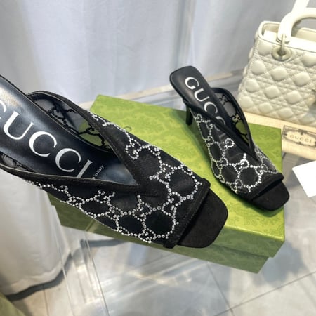 حذاء نسائي ماركة Gucci