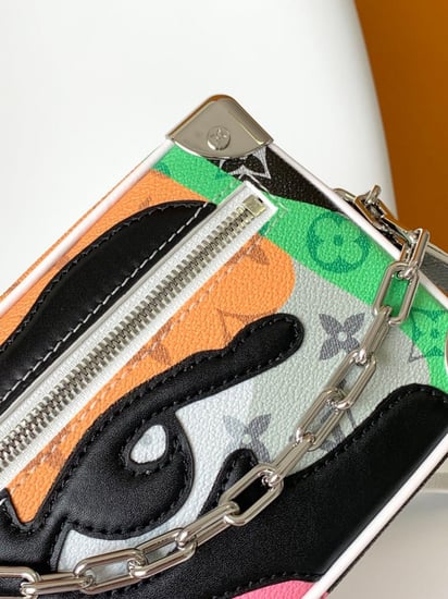 شنطة ماركة LV