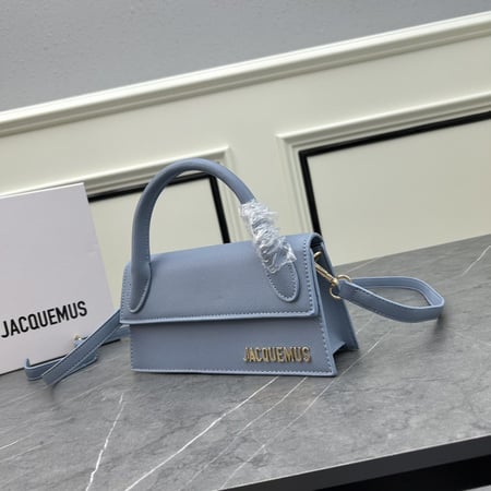 شنطة نسائية ماركة JACQUEMUS