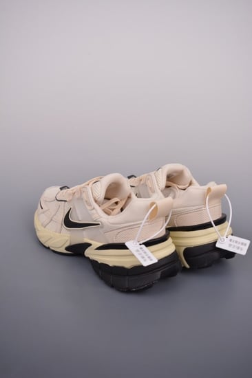 حذاء ماركة Nike