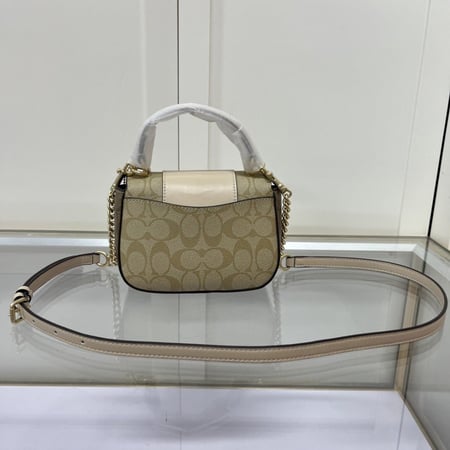 شنطه نسائية ماركة Coach