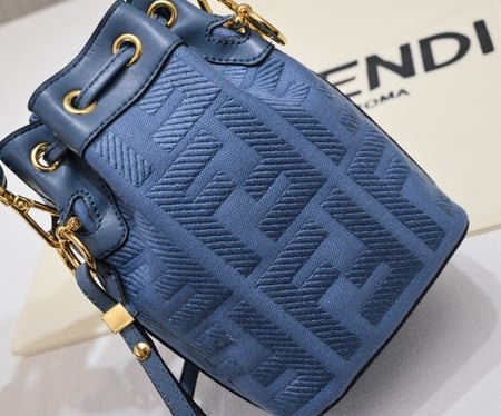 شنطة نسائية ماركة Fendi